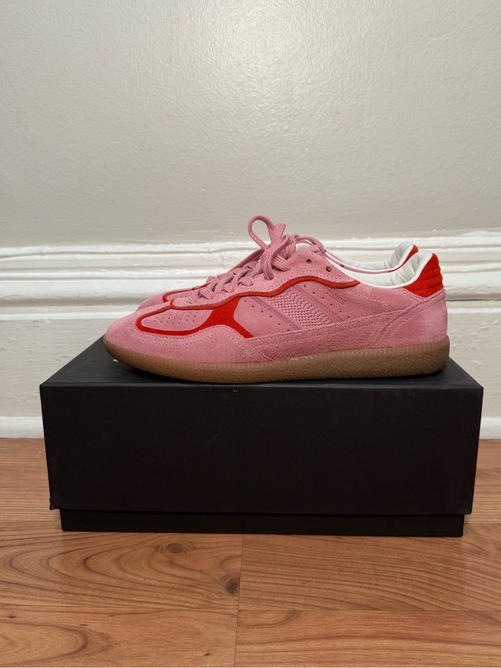 Alohas Tb.490 rife sea pink leather suede sneakers contrasting trim sporty chic